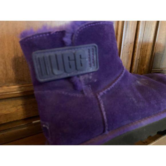 Purple UGG girls size 6 boots - Picture 2 of 3